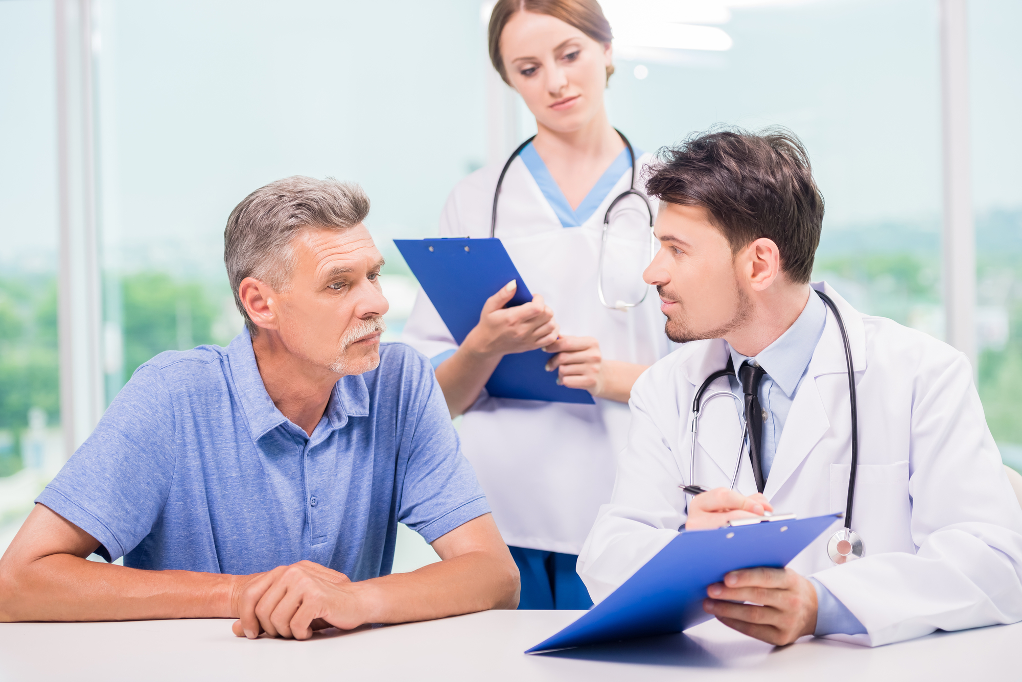 Study patients. Врач и пациент. Доктор с пациентом. Врач и больной. Врач и пациент картинки.